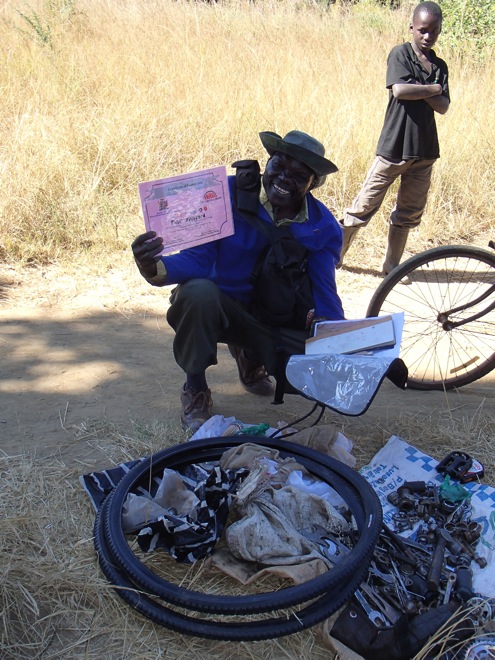 P5240753.jpg A field mechanic with his certificate